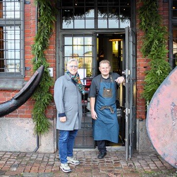 Kokit ravintolan edess&auml;.